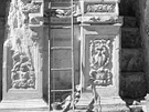 Altare laterale con colonne